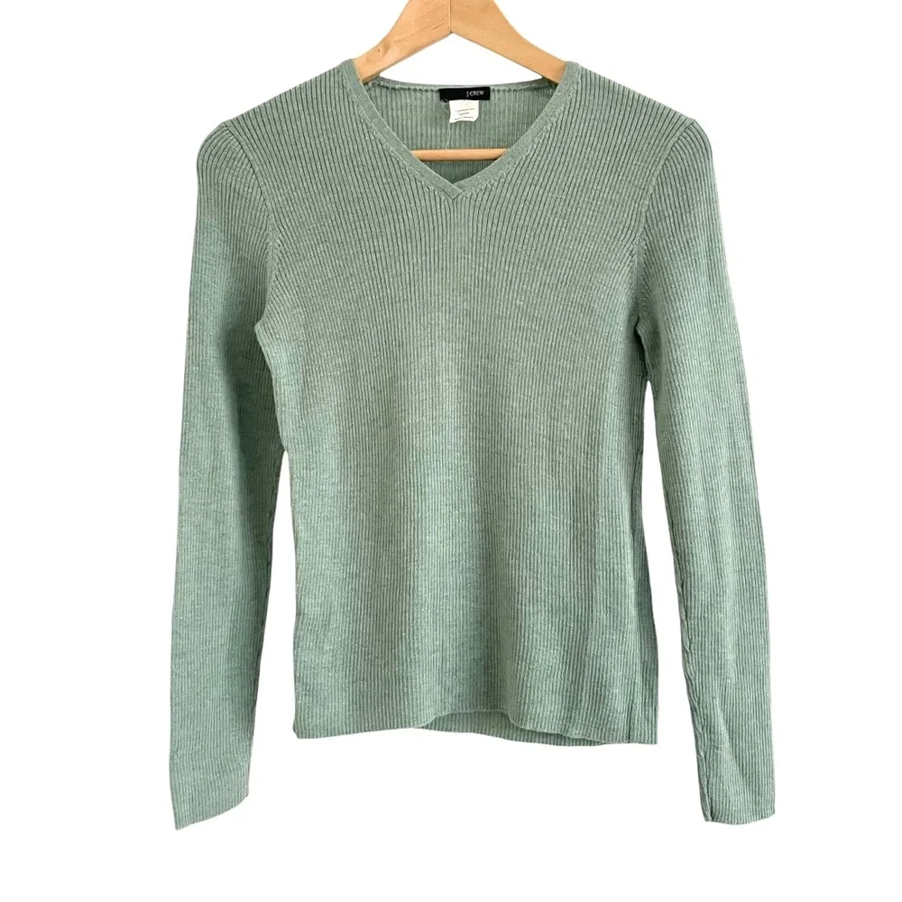 J. CREW Ribbed V- Neck Fitted Sweater - Excellent Pre-Loved Condition, Small